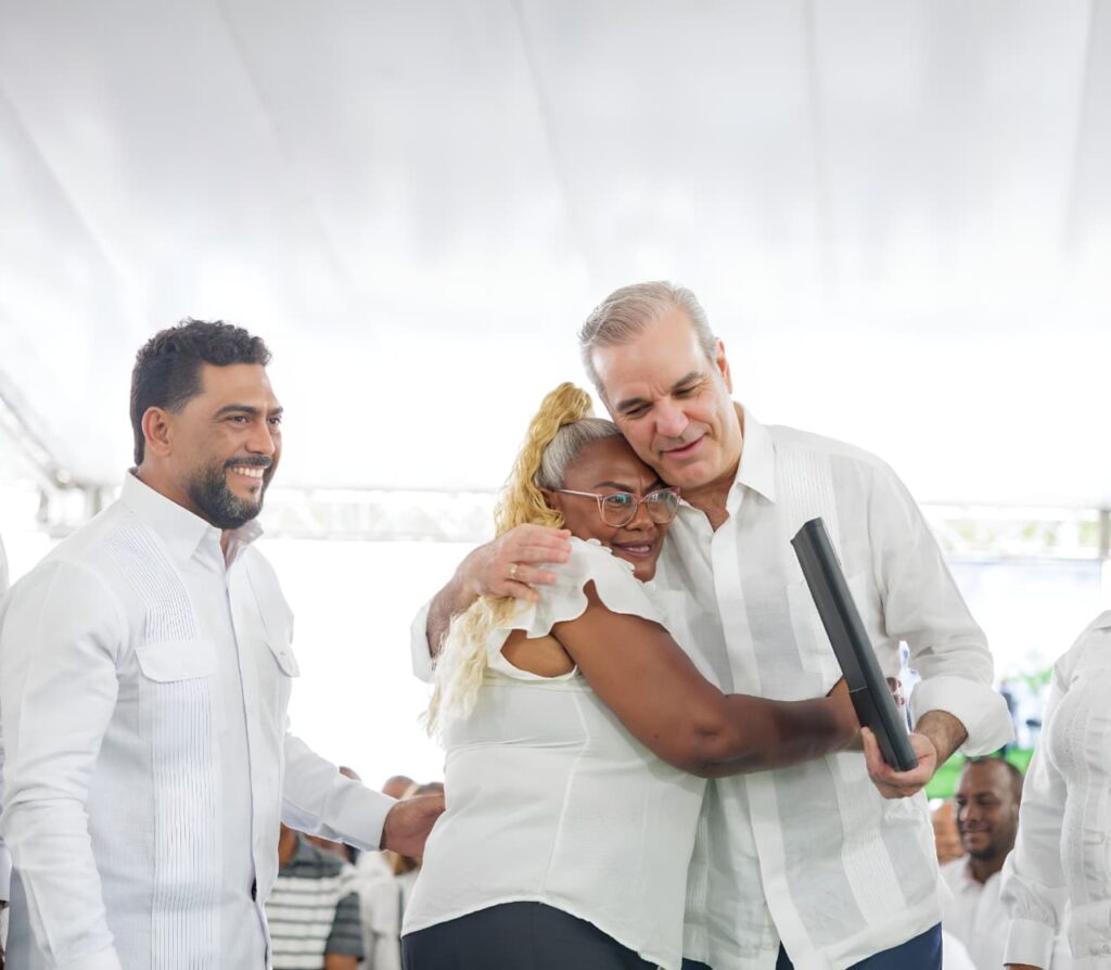 También en Montecristi entregará títulos de propiedad, pondrá en funcionamiento el Sistema 9-1-1, inaugurará las carreteras Palo Verde-Laguna Verde y Hatillo Palma-Derramadero-Agua de Luis, el Hospital Municipal de Guayubín, el techado deportivo del Centro Educativo Luis José Antonio y sostendrá encuentros con estudiantes