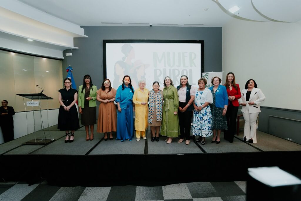 Representantes de gobiernos, organismos internacionales y organizaciones sociales debatieron iniciativas dirigidas a fortalecer los derechos, la participación y las oportunidades de las mujeres del campo en la República Dominicana y la región.