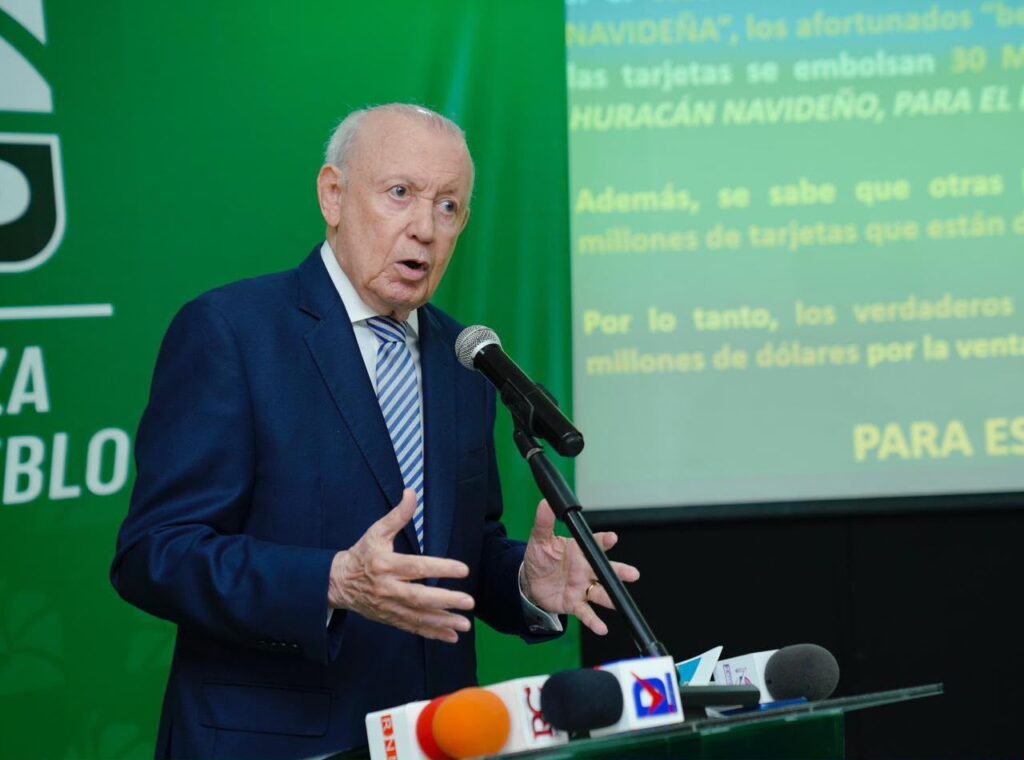 El exvicepresidente plantea que es indispensable transparentar los padrones de beneficiarios y divulgar cuántas familias salen cada año de la pobreza.