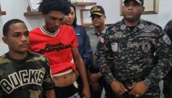 Jóvenes se entregan a la Policía Nacional