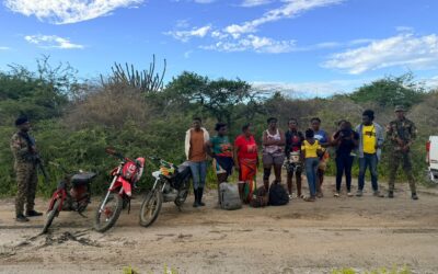La operación fue desplegada luego de que organismos de inteligencia obtuvieran informaciones sobre la llegada de una embarcación procedente de Haití. También fueron ocupadas tres motocicletas empleadas para transportar a diez extranjeros detenidos durante la intervención.