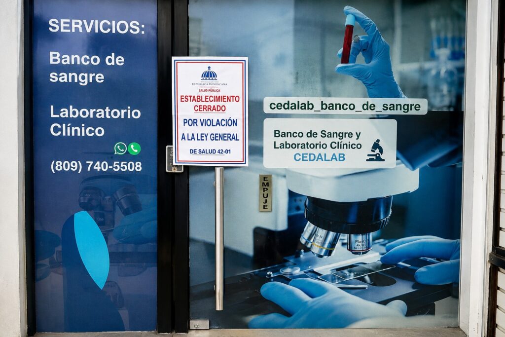 La inspección realizada en CEDALAB EIRL detectó incumplimientos en condiciones de calidad, manejo de muestras, equipos, registros y desechos.
