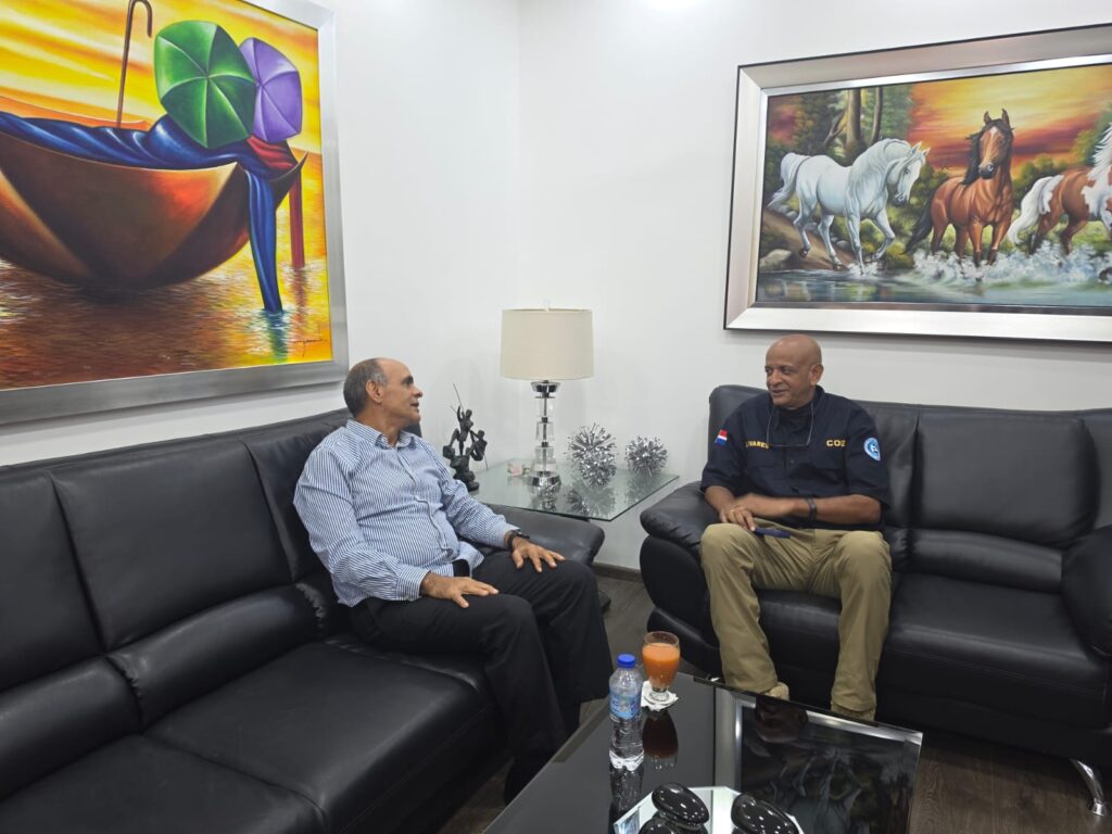 Director de la Defensa Civil Carlos Pulino y Erdwin Olivares director COE