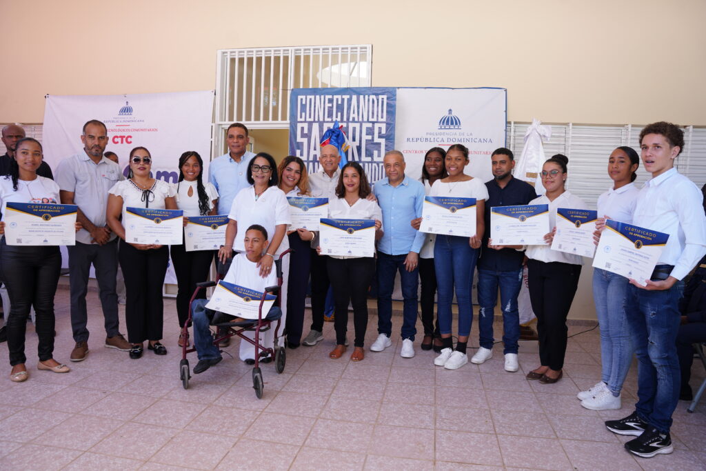 Con éxito concluye jornada del Campamento “Verano Maker”; iniciativa impulsa el talento juvenil con capacitación tecnológica y apoyo al emprendimiento en Espaillat.