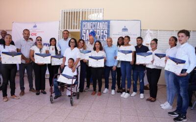 Con éxito concluye jornada del Campamento “Verano Maker”; iniciativa impulsa el talento juvenil con capacitación tecnológica y apoyo al emprendimiento en Espaillat.
