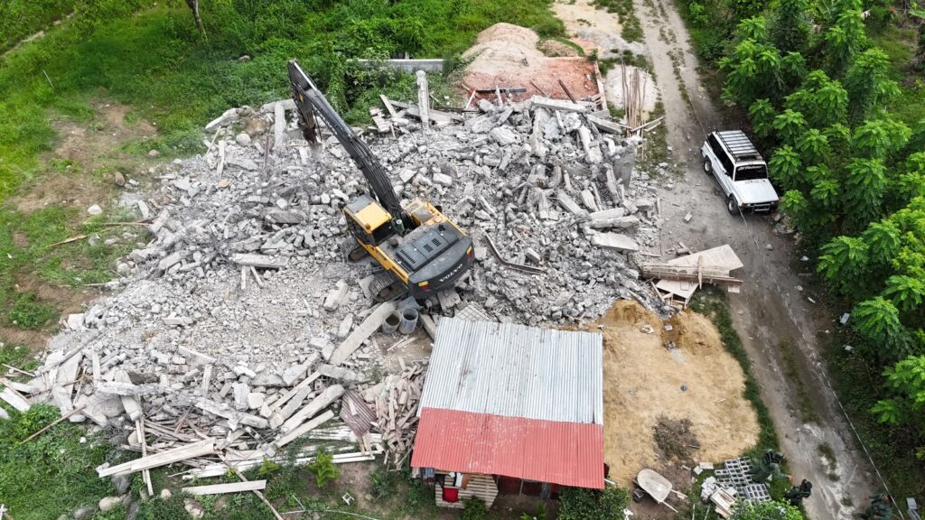 Las actuaciones se realizaron tras inspecciones y paralizaciones previas que documentaron la continuación de trabajos en áreas destinadas por ley a la protección de los cuerpos de agua