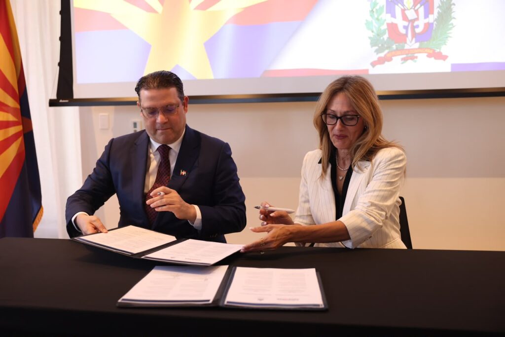 Conectó a empresas, instituciones educativas y entidades públicas de República Dominicana y Arizona para el encadenamiento industrial, atraer nuevas inversiones, desarrollar talento especializado y promover la innovación en el sector.