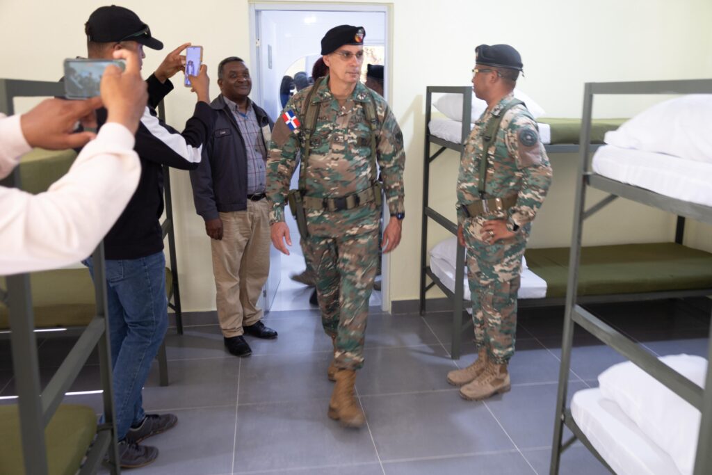 La entrega de la obra reafirma el compromiso institucional con el fortalecimiento de la seguridad y la presencia militar en la frontera.