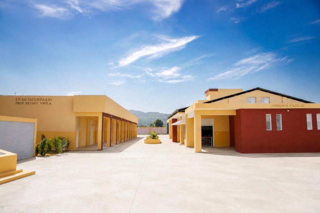 Viceministro Francisco De Oleo Ramírez informa que el año escolar 2026-2027 iniciará con 81 mil estudiantes y una ampliación de aulas que incluye 180 culminadas, 50 en mantenimiento, 37 prefabricadas instaladas y 41 en proceso, además de 11 aulas para el nivel inicial