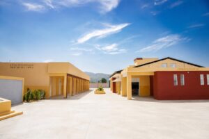 Viceministro Francisco De Oleo Ramírez informa que el año escolar 2026-2027 iniciará con 81 mil estudiantes y una ampliación de aulas que incluye 180 culminadas, 50 en mantenimiento, 37 prefabricadas instaladas y 41 en proceso, además de 11 aulas para el nivel inicial