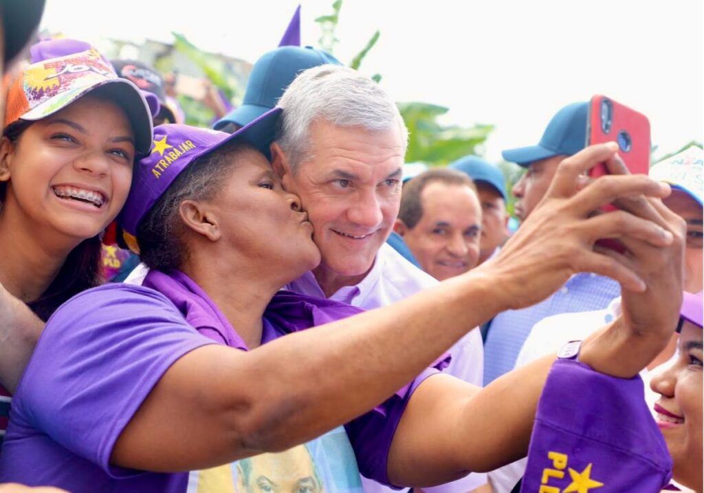 El aspirante presidencial recorrerá todo el país para escuchar a la gente del pueblo, sumar nuevos sectores y fortalecer desde el territorio su proyecto presidencial. Recorrido que abarcará provincias, municipios y distritos.