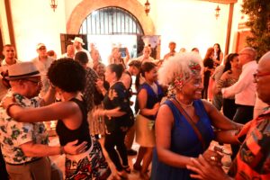 La institución reconoció la trayectoria y los aportes de ambos artistas a la preservación y difusión del son y la música tradicional dominicana