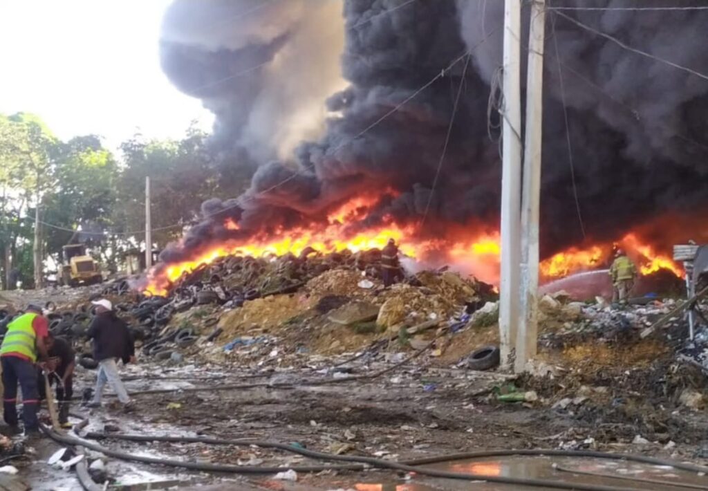 Incendio en vertedero de Cancino Adentro