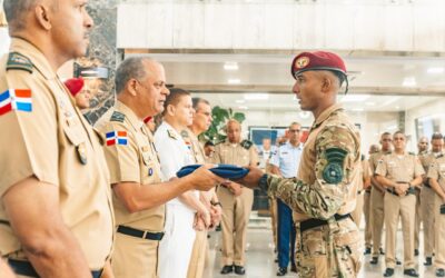 Ministro de Defensa despide equipo dominicano