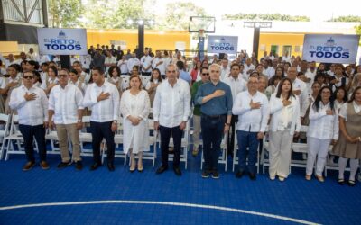 El ministro de Educación, Luis Miguel De Camps, destaca el respaldo del presidente Abinader al fortalecimiento del sistema educativo, informa que todo está listo para el inicio del año escolar 2026-2027 y garantiza el apoyo del Gobierno a la estudiante Carmela Núñez Tapia para representar al país en el Harvard Model United Nations 2027