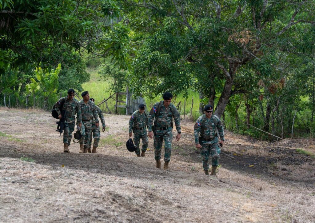 Camino Pérez reafirma desde la línea fronteriza el compromiso del Ejército con la seguridad y defensa del territorio nacional.