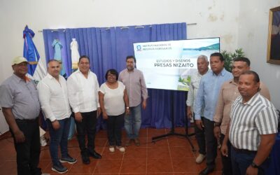 Autoridades provinciales y gubernamentales durante acto de inicio de estudios y diseños de Presa de Nizaíto