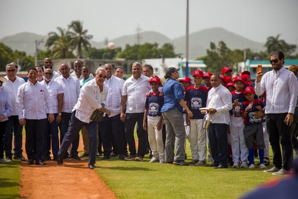 José Andújar, director de Desarrollo Provincial, anuncia inversiones para seguir remozando y construyendo instalaciones deportivas en todo Peravia