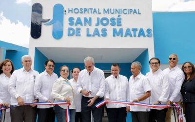 Tambien anuncia la gestión para dotar de un tomógrafo al hospital general y la entrega de ambulancias para los centros de salud de la zona, a fin de evitar traslados a Santiago y fortalecer la capacidad de atención de la población