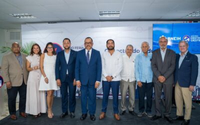 Junta directiva de ANEIH junto a Antonialo Peralta