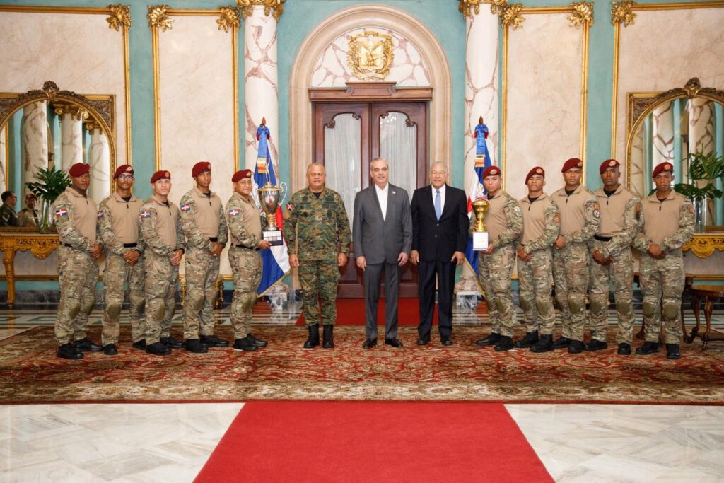 Anuncia que los militares serán ascendidos el próximo 27 de febrero, como reconocimiento a su desempeño, destacada participación y al primer lugar obtenido por la República Dominicana en este evento internacional