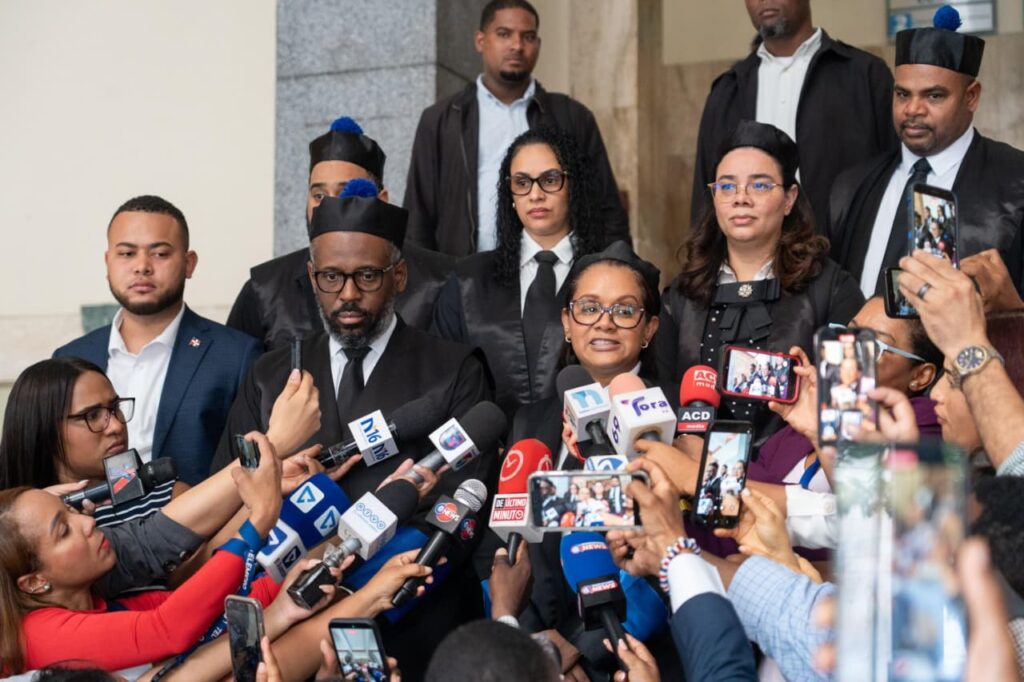 El Ministerio Público solicitará en la audiencia, que fue aplazada para el miércoles, que se declare el caso complejo y que se impongan 18 meses de prisión preventiva a 26 arrestados a partir de la puesta en marcha de la Operación Cobra 2.0-A