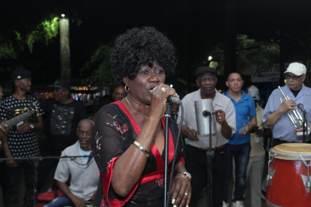 Sonia Cabral y los Científicos del Son, junto al Conjunto de Música Típica de Los Hermanos Pujols, protagonizarán una jornada cultural que reunirá música, baile y tradición en la Puerta No. 1 del parque.