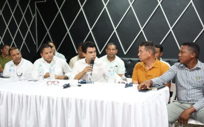 Wellington Arnaud socializa soluciones con comunitarios