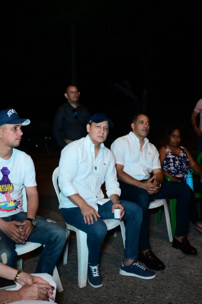 Dijo que, al ganar las elecciones, los ciudadanos con estatus migratorio irregular y los indocumentados podrán irse voluntariamente del país, porque, inmediatamente asuma la Presidencia, serán deportados sin titubeos.
