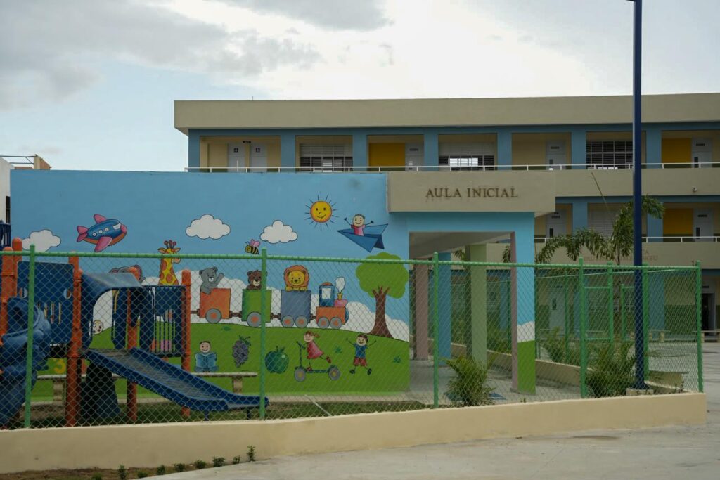 Jefe de Estado encabeza la inauguración de complejo que impactará a más de 1,700 estudiantes con una escuela básica, un politécnico deportivo, edificio de talleres técnicos y destacamento policial