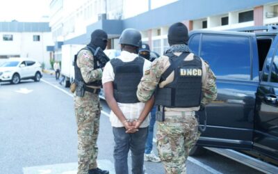 ​Agentes de la DNCD y la Policía Nacional arrestaron al prófugo en el distrito municipal de La Caleta, municipio de Boca Chica.