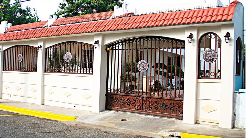 Un total de cerca de cuatro mil notarios están convocados a votar en 27 centros habilitados en todo el país, en una jornada que se extenderá durante diez horas y cuyos primeros resultados se esperan en horas de la noche.