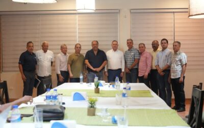 Productores avícolas saludan decisión del ministro Francisco Oliverio Espaillat ante la sobreoferta y destacan su impacto para preservar la estabilidad del sector.