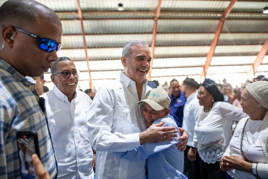 Con esta acción social, que continuará en Santiago Rodríguez, San Juan y montañas de Azúa, el gobierno busca continuar elevando la calidad de vida de los dominicanos y protegiendo los bosques